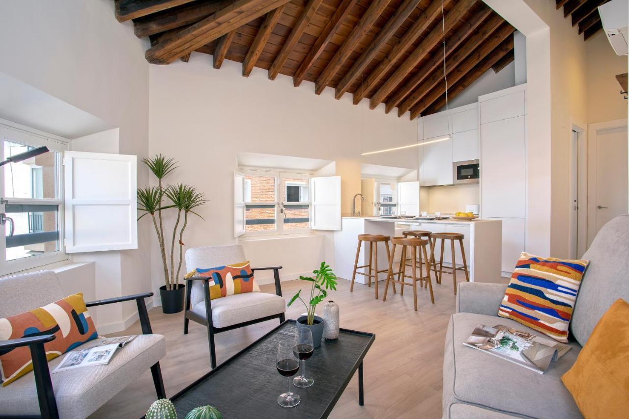 Apartamentos Thyssen Cisneros By Rent Me Malaga Exterior photo